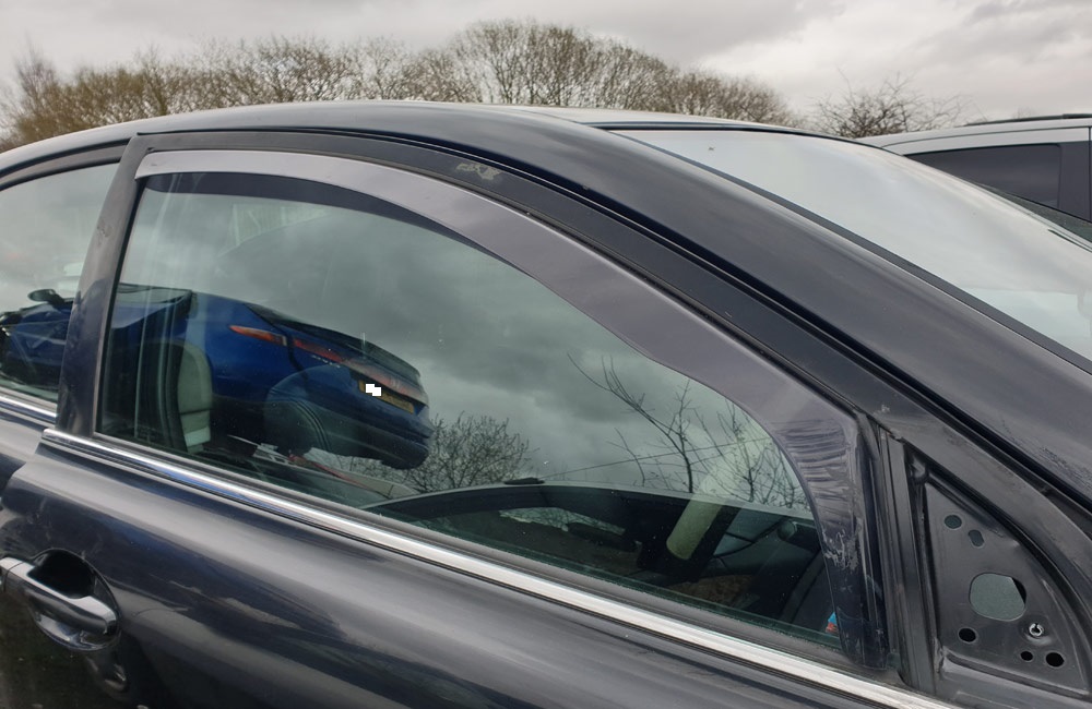 Toyota Avensis T Spirit D4D Door window glass driver side front